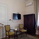 Anna *