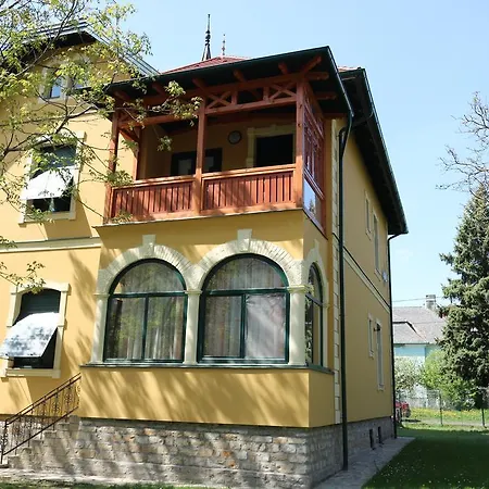 Anna Alloggio in famiglia
